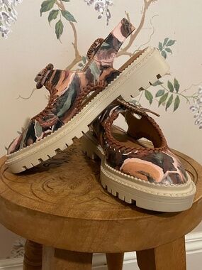 NWT Beklina Maria Mara Sandal (size 6)